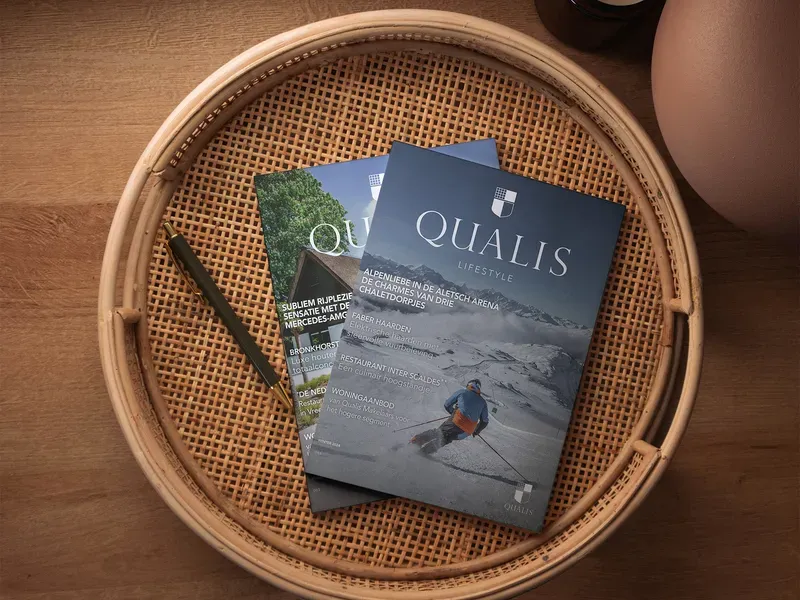 Qualis magazine op tafel