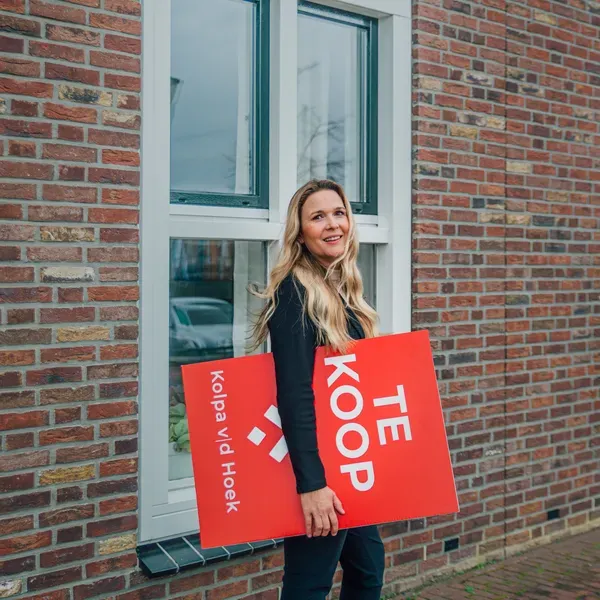 Ilse met Te Koop bord