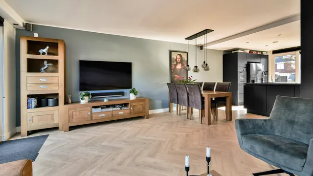 listing-e2e661bc-65dc-4020-a09c-f1c232400701-268993100.jpg