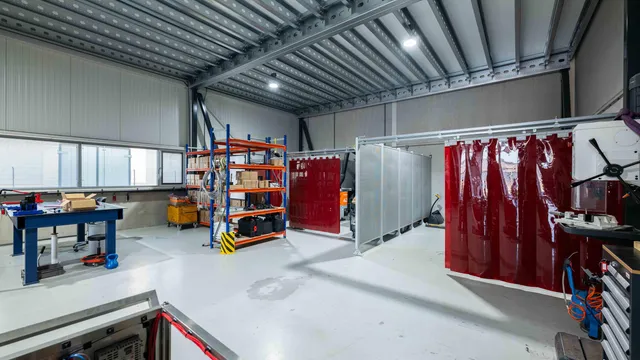 listing-c2b856a3-a061-4334-9368-8eaaa012a377-268695570.jpg