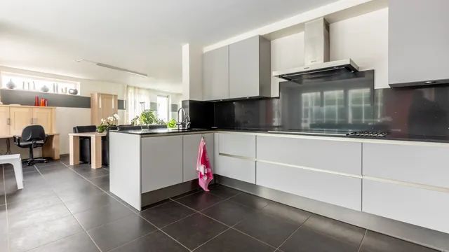 listing-09cd0491-1680-4b88-bfd9-bf0a53839498-269196990.jpg