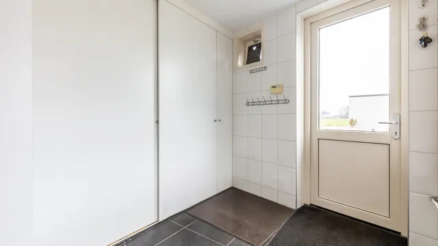 listing-f2328917-1d6d-4e0a-b752-f47be47fff64-269197014.jpg