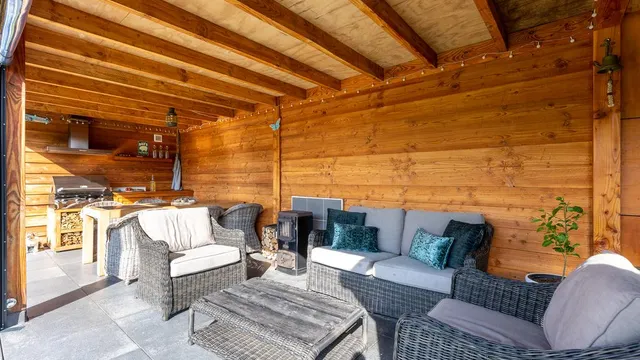 listing-c316c5d3-0c7a-42cc-9d27-b49970b24668-235428740.jpg