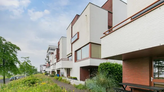 listing-24e3b3d0-f3b5-4483-8d5e-da3526848733-238075124.jpg