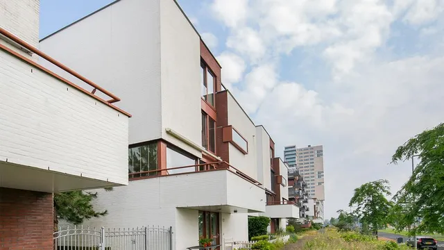 listing-e8df200b-4cc1-4886-bdbd-df71d2c1fe2f-238075126.jpg